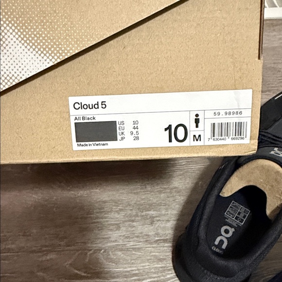 On Running Men's Dark Athletic Shoes - Picture 8 of 10